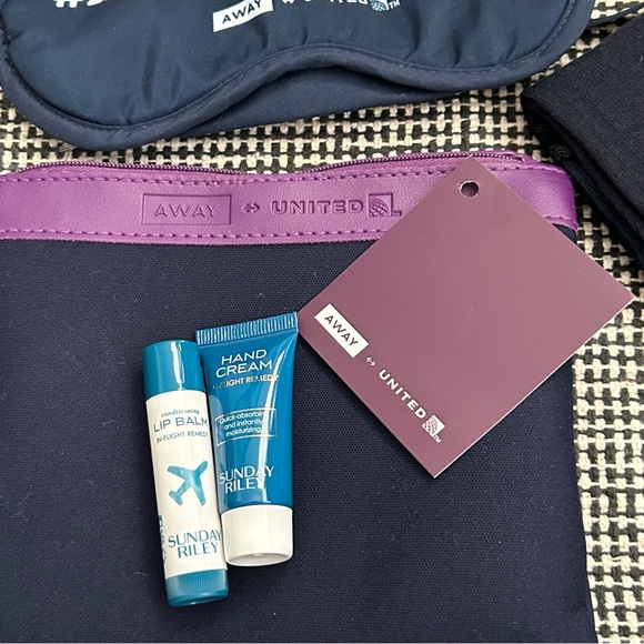 UNITED AWAY 7 Piece Travel Kit - Picture 4 of 10